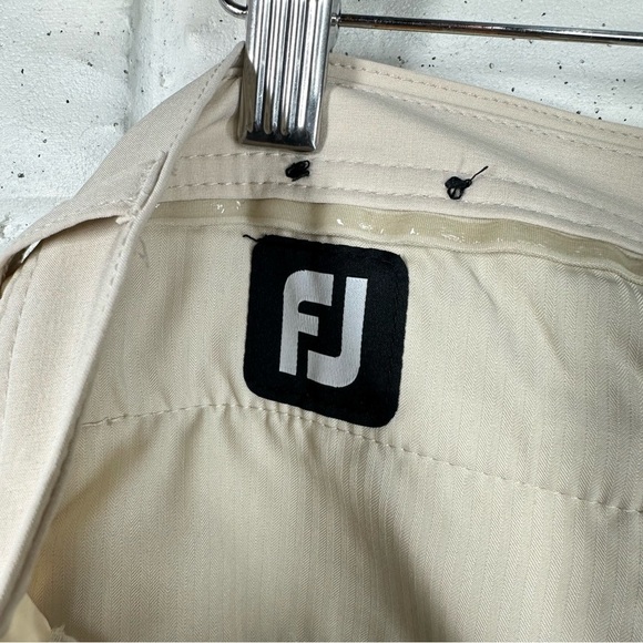 FOOT JOY Men's 42 Tan Lightweight Performance Flat Front Shorts - Picture 8 of 8